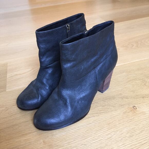 Cole Haan Cassidy Black Leather Ankle Bootie  10B - Picture 3 of 12